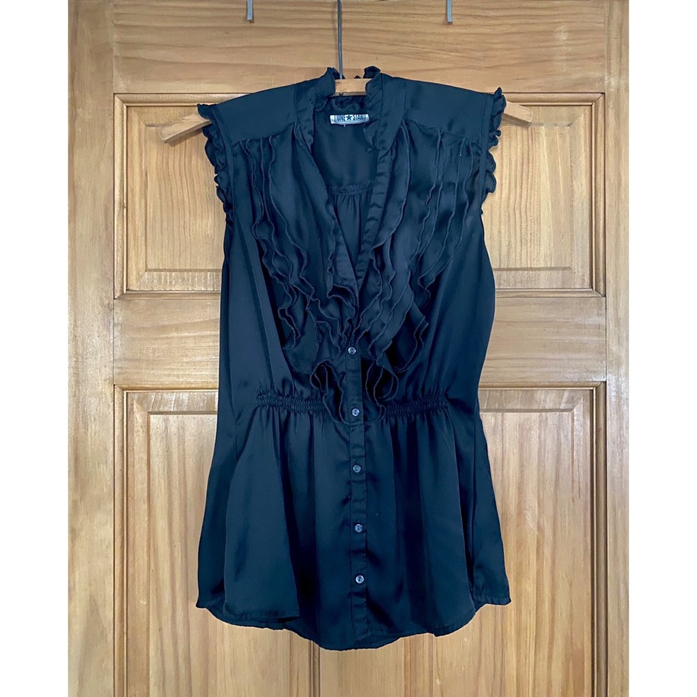 Sleeveless Frilly Button-Up Blouse